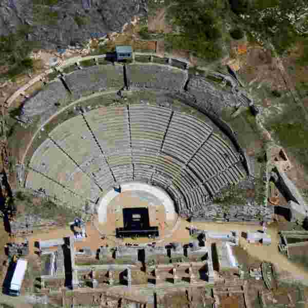 Ταξίδι στα Βαλκάνια για συμφωνική ορχήστρα, μεικτή χορωδία και αφηγητή