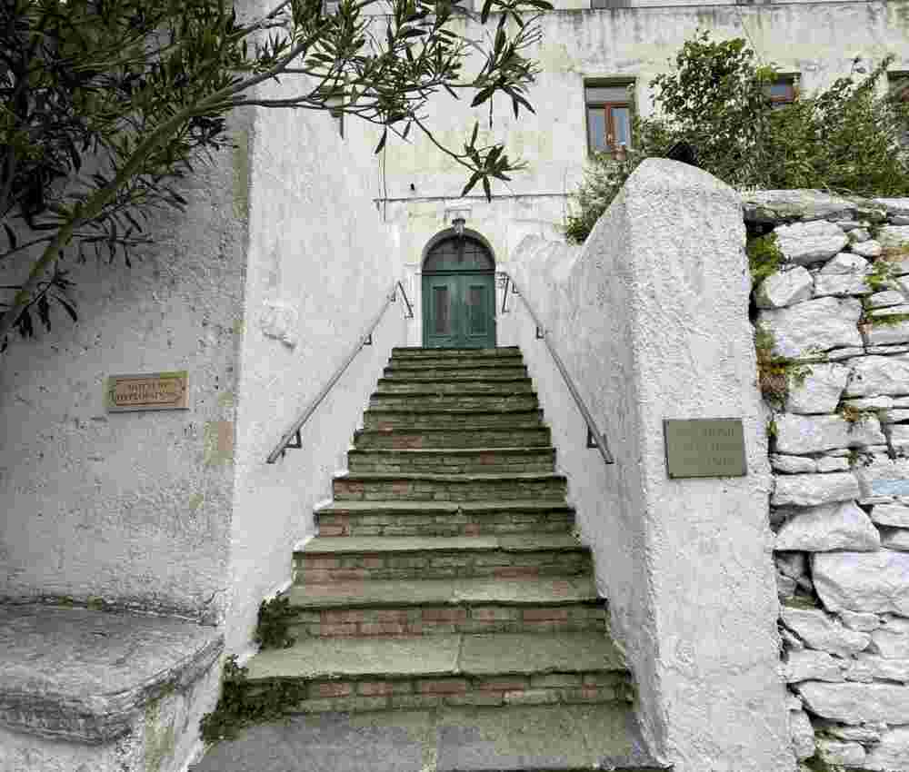 Εικόνα Holy Convent of Ursulines, Tinos