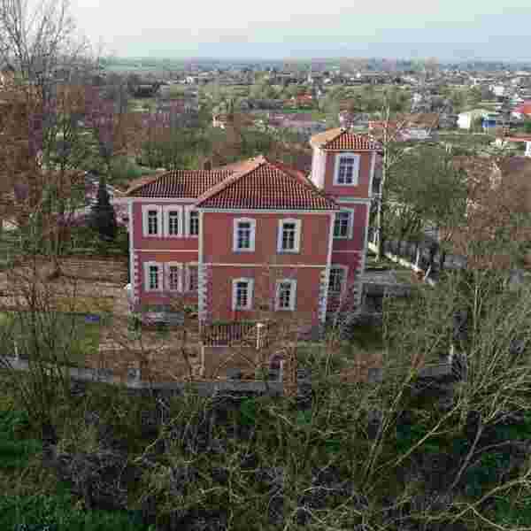 Παρόλες: Πώς τα τραγούδια του χθες συνομιλούν με το σήμερα;